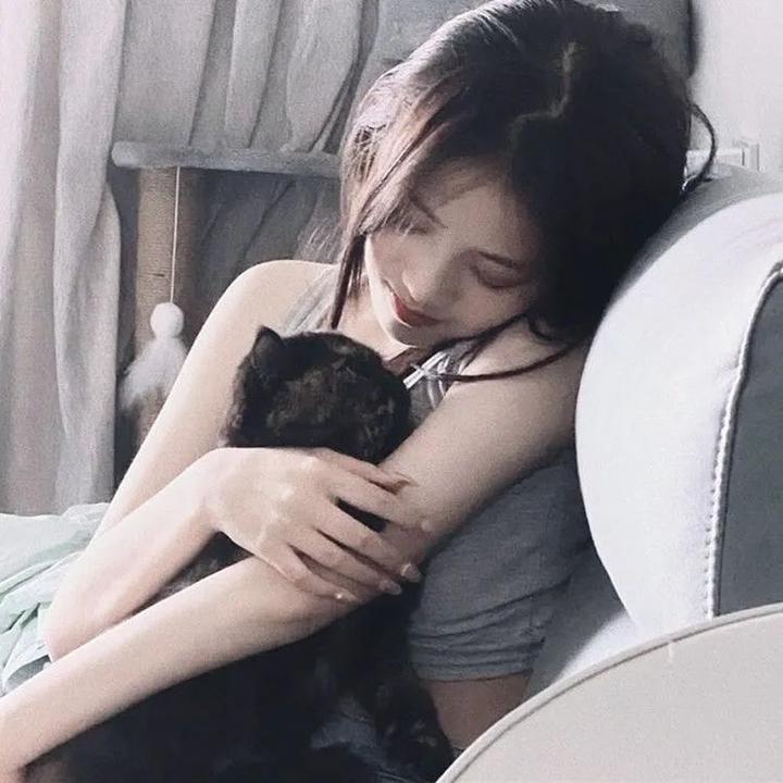 我竟被女魔头豢养了·动态漫